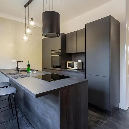 Apartamento Lovely In With Kitchen