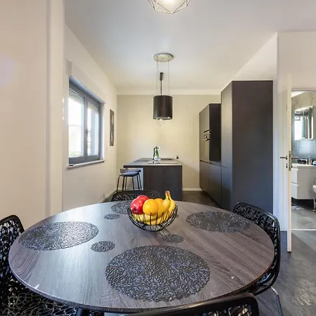Apartamento Lovely In With Kitchen Pula