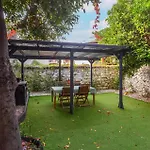 Apartament Awesome In With Wifi Pula